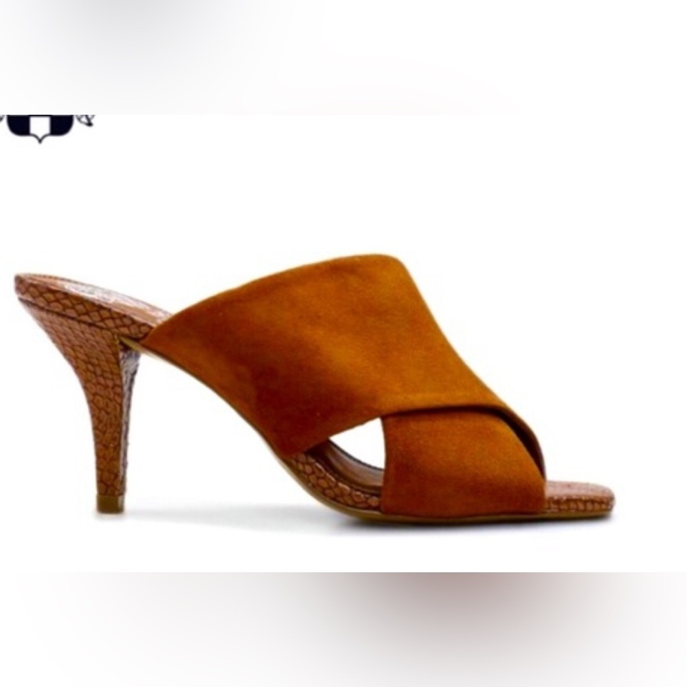 Sexy fun brown leather suede elegant and classic Vince Camuto heels size 8